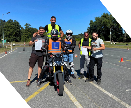 Uczestnicy kursu nauki jazdy